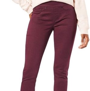 Signature by Levi Strauss & Co Women's Totally Shaping Pull-on Skinny Wine